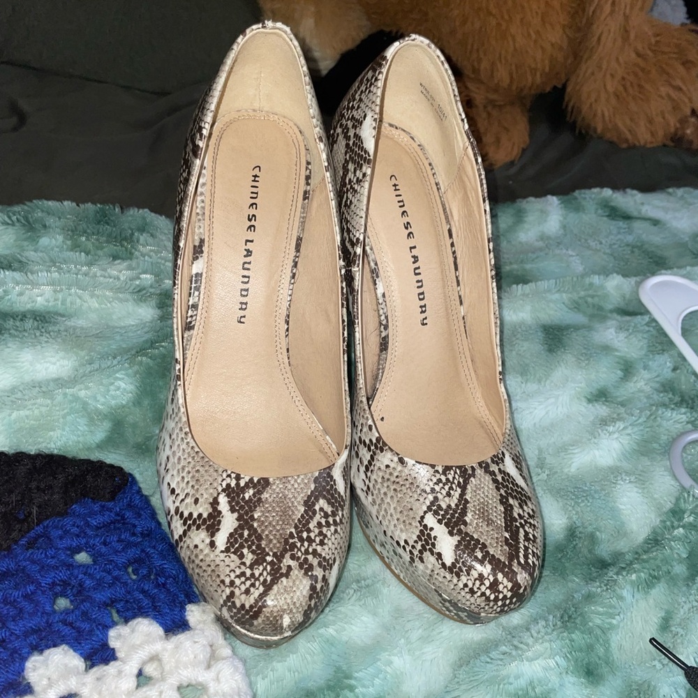 Chinese Laundry Women's Snakeskin Pumps
